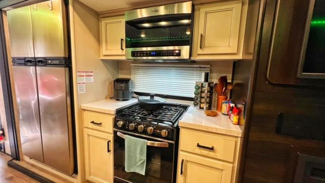Luxury Glamping Near Idaho Event Center In Apartment